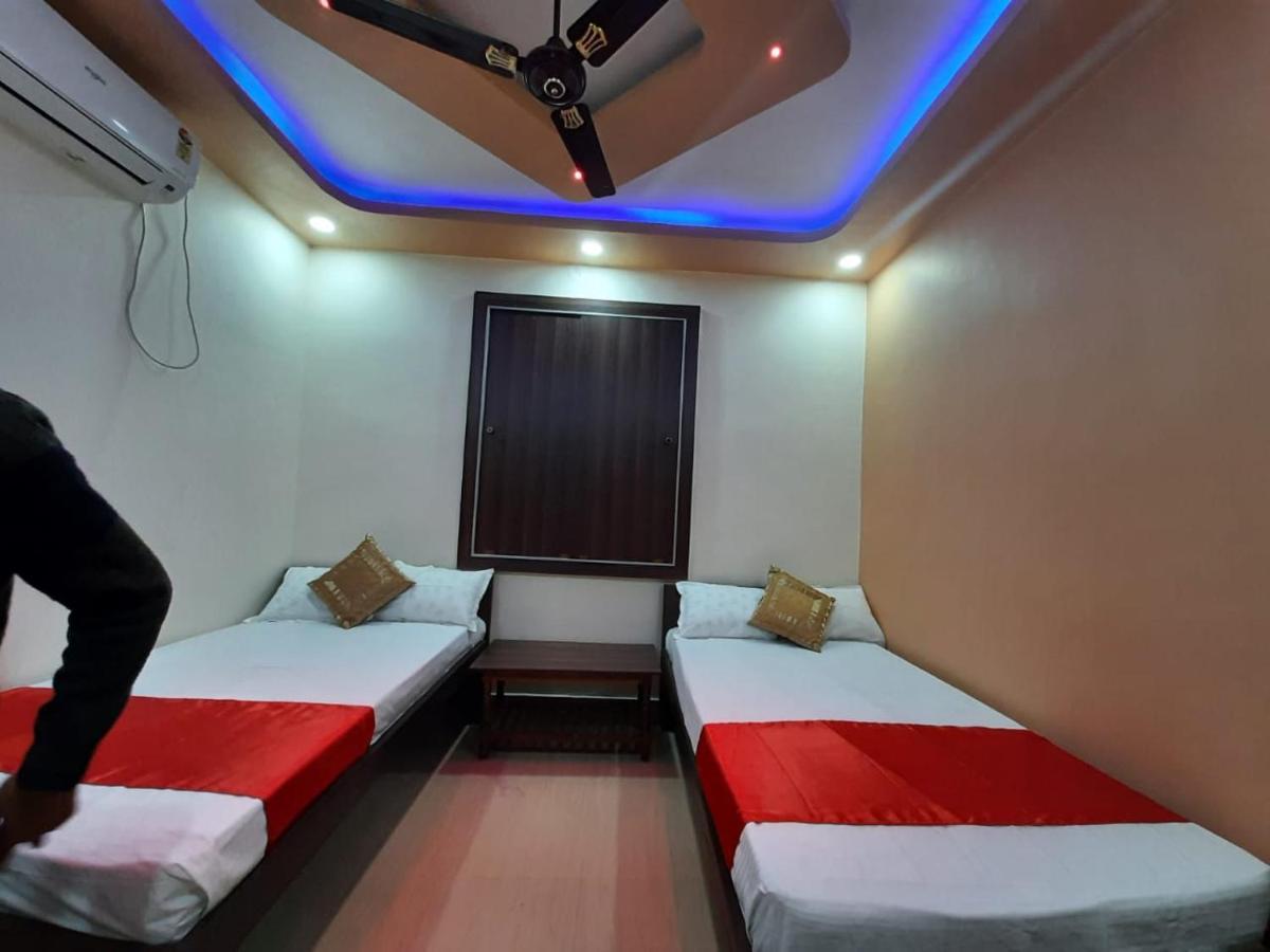 Hotel Shakuntla Palace - 400 Meters Away From Vishnu Pad Temple 7 Mins Walk Gaya Buitenkant foto