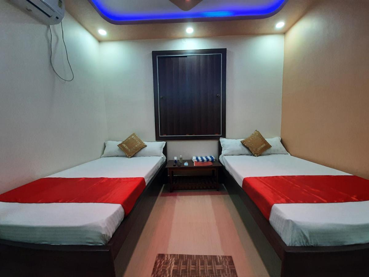Hotel Shakuntla Palace - 400 Meters Away From Vishnu Pad Temple 7 Mins Walk Gaya Buitenkant foto