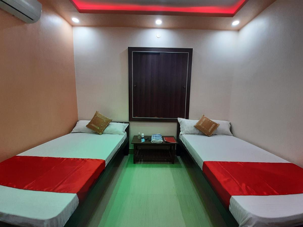 Hotel Shakuntla Palace - 400 Meters Away From Vishnu Pad Temple 7 Mins Walk Gaya Buitenkant foto