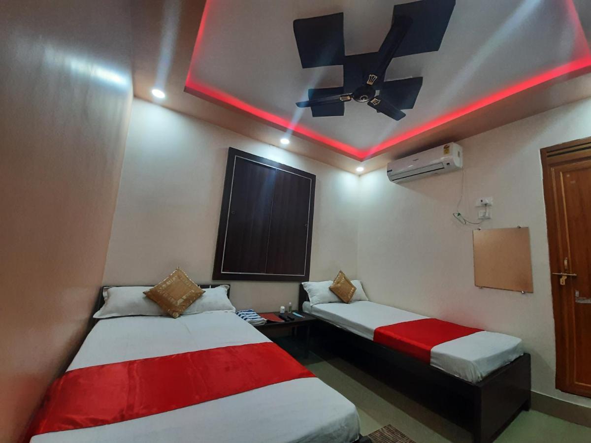 Hotel Shakuntla Palace - 400 Meters Away From Vishnu Pad Temple 7 Mins Walk Gaya Buitenkant foto