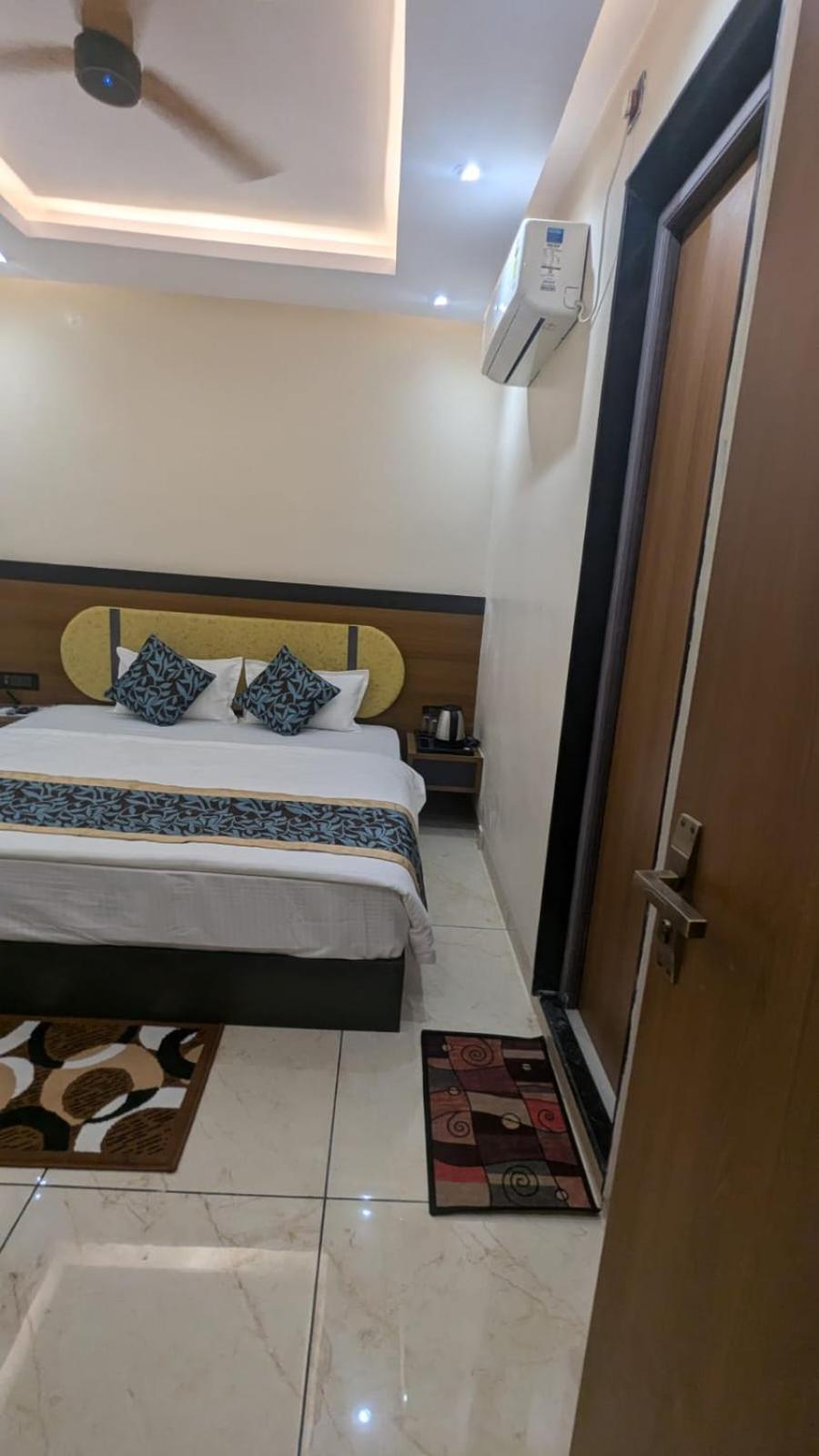 Hotel Shakuntla Palace - 400 Meters Away From Vishnu Pad Temple 7 Mins Walk Gaya Buitenkant foto