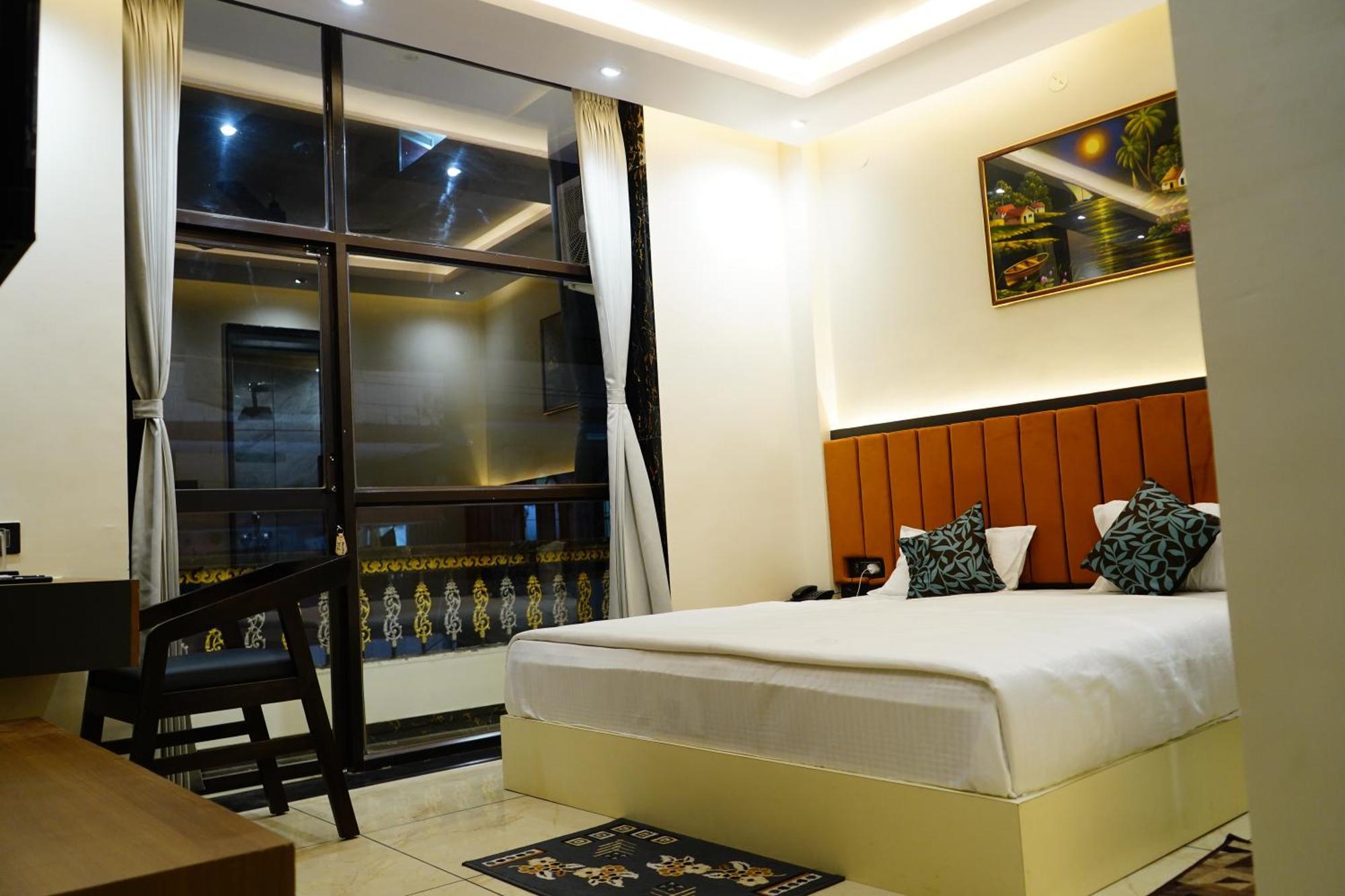 Hotel Shakuntla Palace - 400 Meters Away From Vishnu Pad Temple 7 Mins Walk Gaya Buitenkant foto