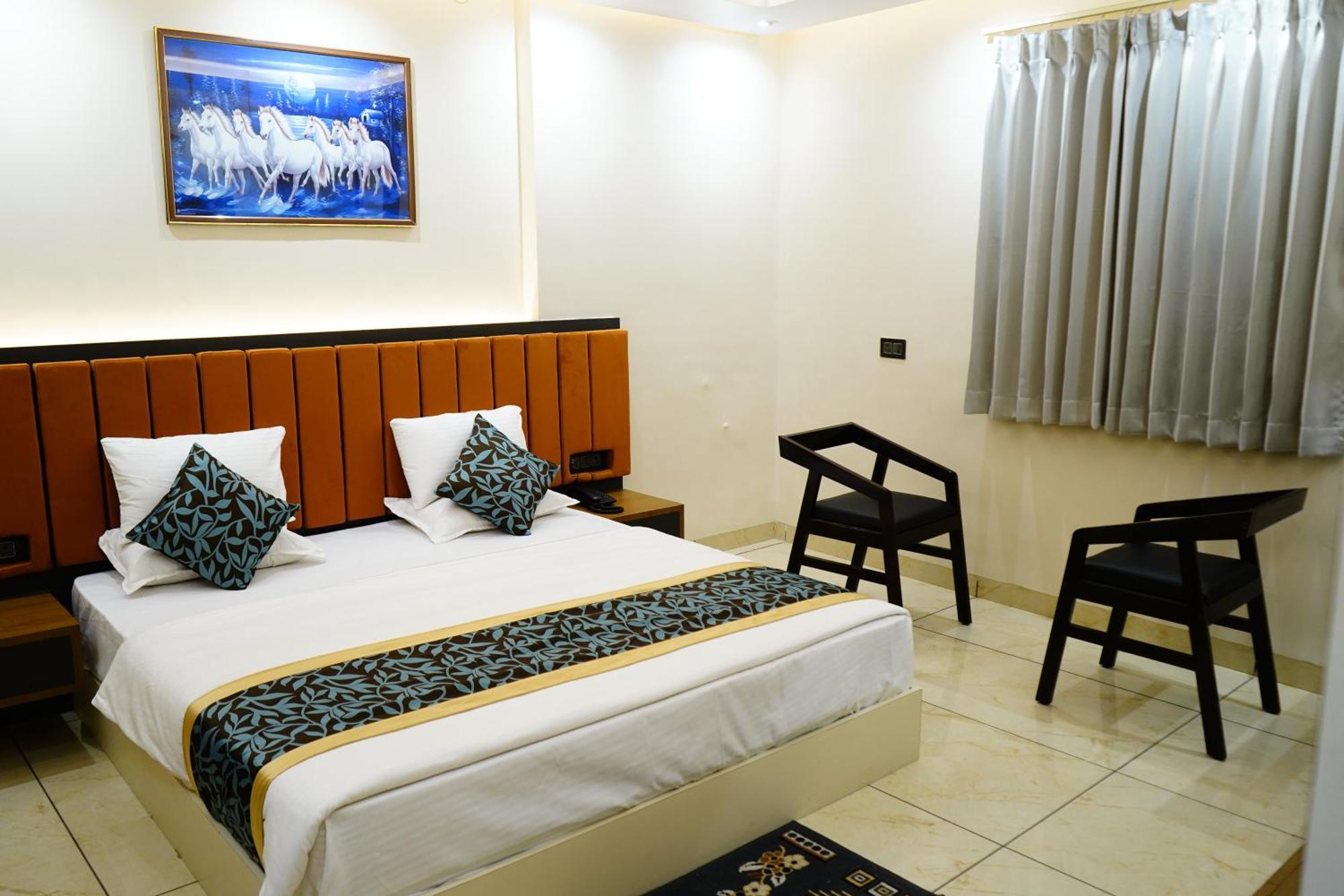 Hotel Shakuntla Palace - 400 Meters Away From Vishnu Pad Temple 7 Mins Walk Gaya Buitenkant foto
