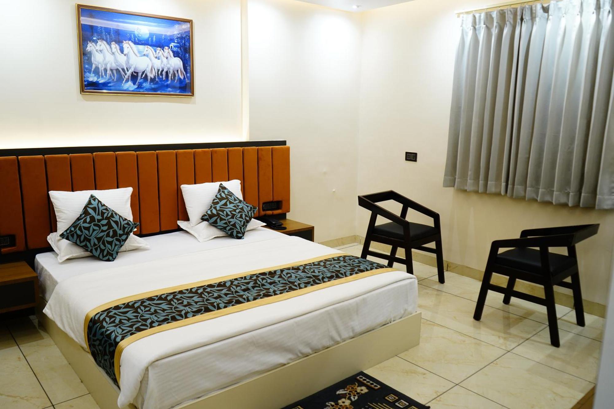 Hotel Shakuntla Palace - 400 Meters Away From Vishnu Pad Temple 7 Mins Walk Gaya Buitenkant foto