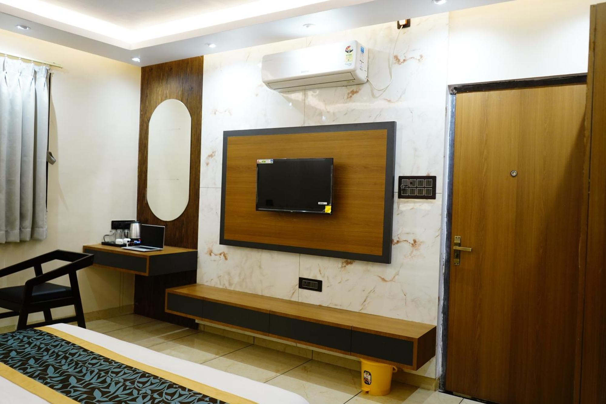 Hotel Shakuntla Palace - 400 Meters Away From Vishnu Pad Temple 7 Mins Walk Gaya Buitenkant foto