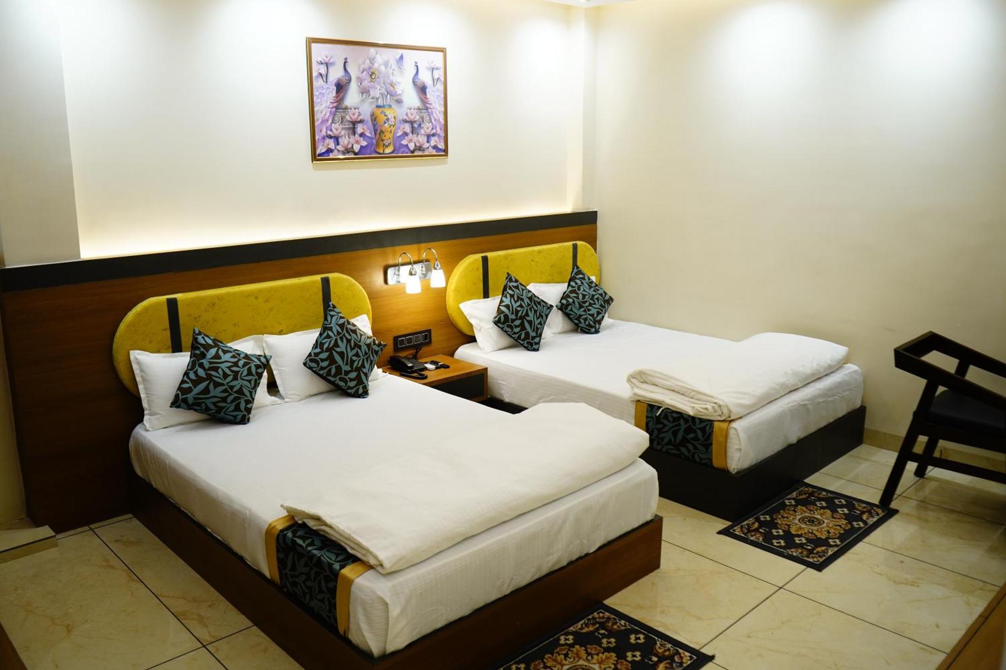 Hotel Shakuntla Palace - 400 Meters Away From Vishnu Pad Temple 7 Mins Walk Gaya Buitenkant foto