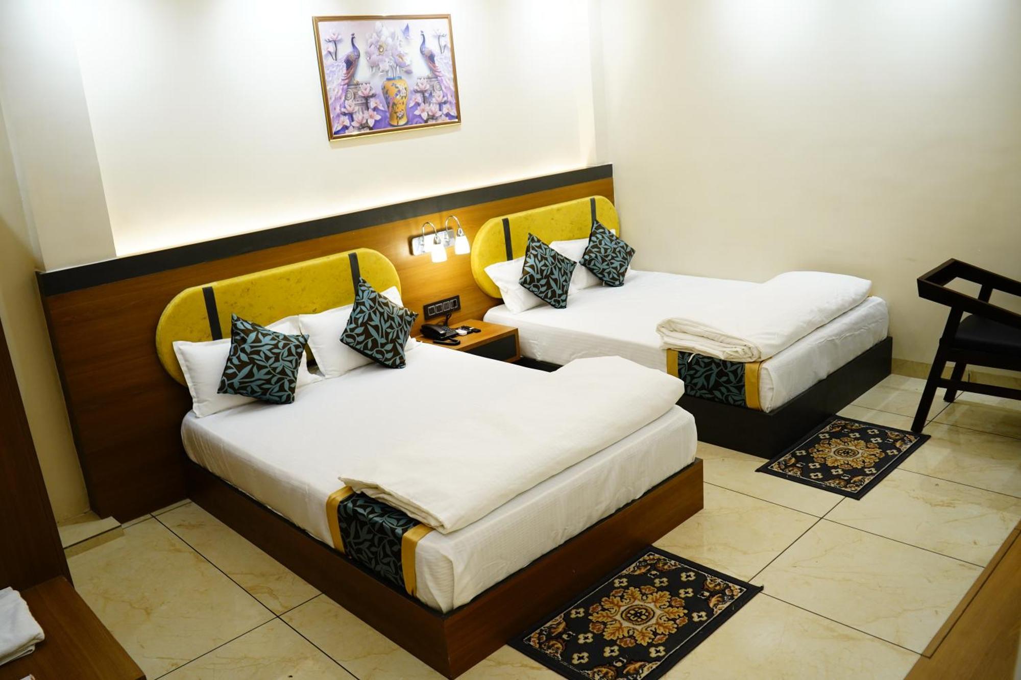 Hotel Shakuntla Palace - 400 Meters Away From Vishnu Pad Temple 7 Mins Walk Gaya Buitenkant foto