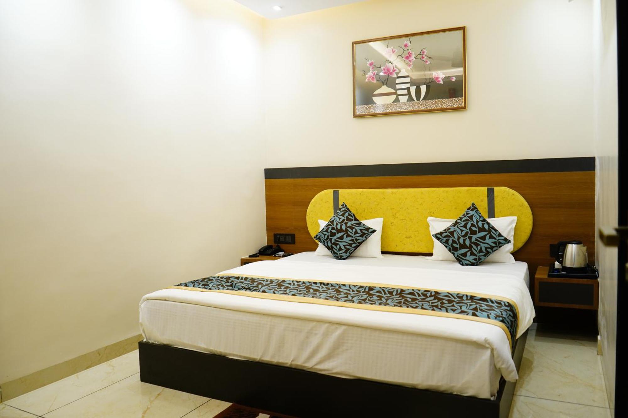 Hotel Shakuntla Palace - 400 Meters Away From Vishnu Pad Temple 7 Mins Walk Gaya Buitenkant foto