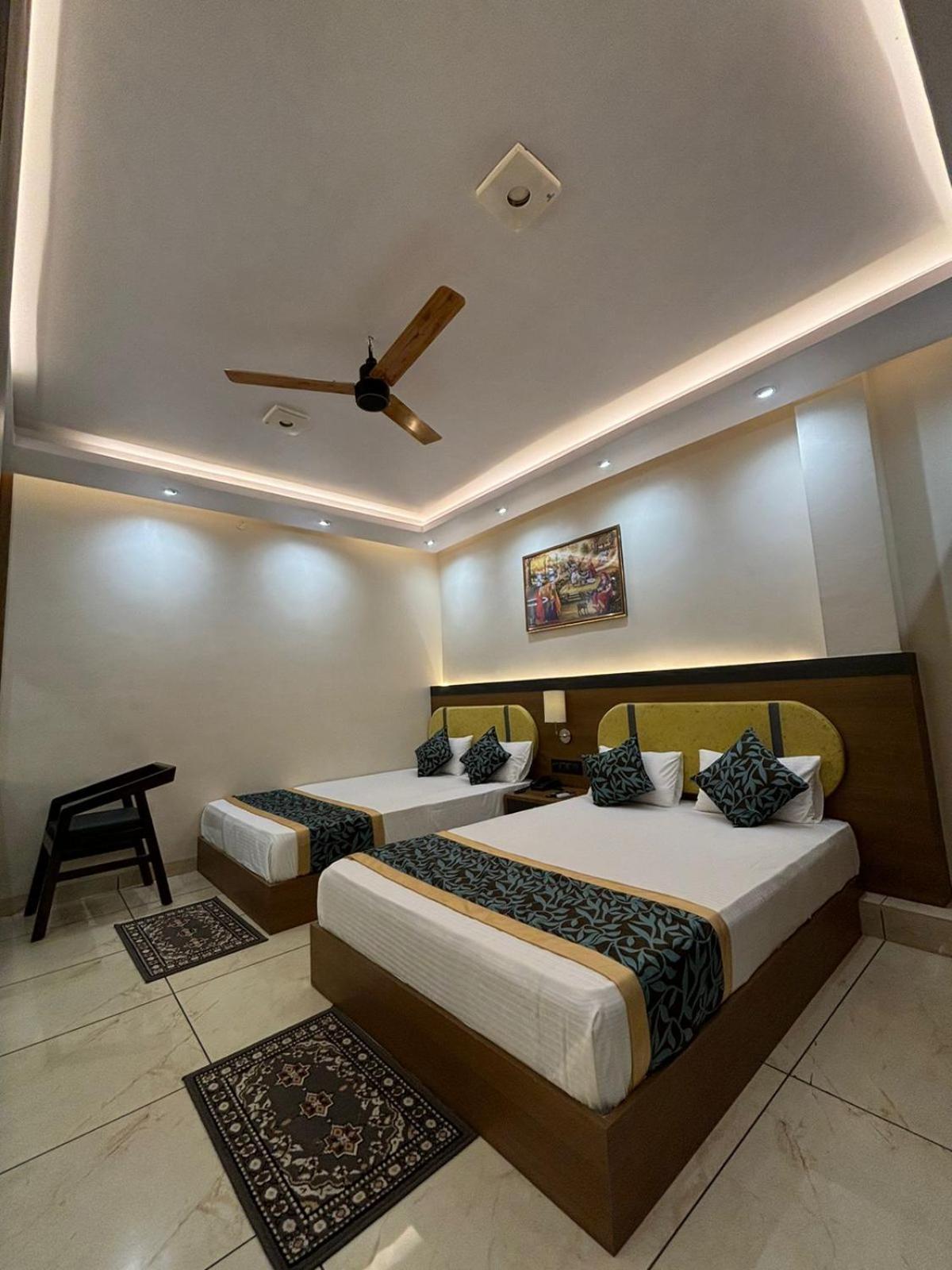 Hotel Shakuntla Palace - 400 Meters Away From Vishnu Pad Temple 7 Mins Walk Gaya Buitenkant foto