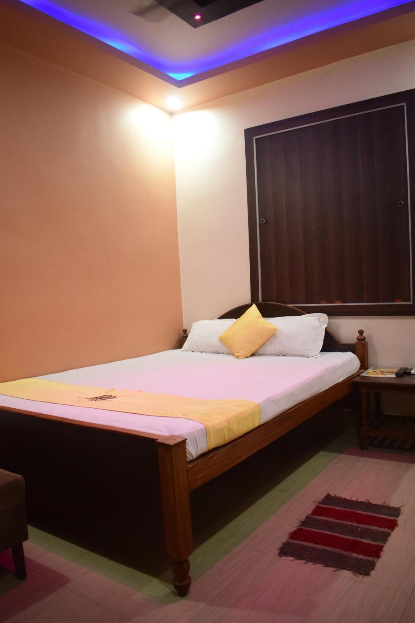 Hotel Shakuntla Palace - 400 Meters Away From Vishnu Pad Temple 7 Mins Walk Gaya Buitenkant foto