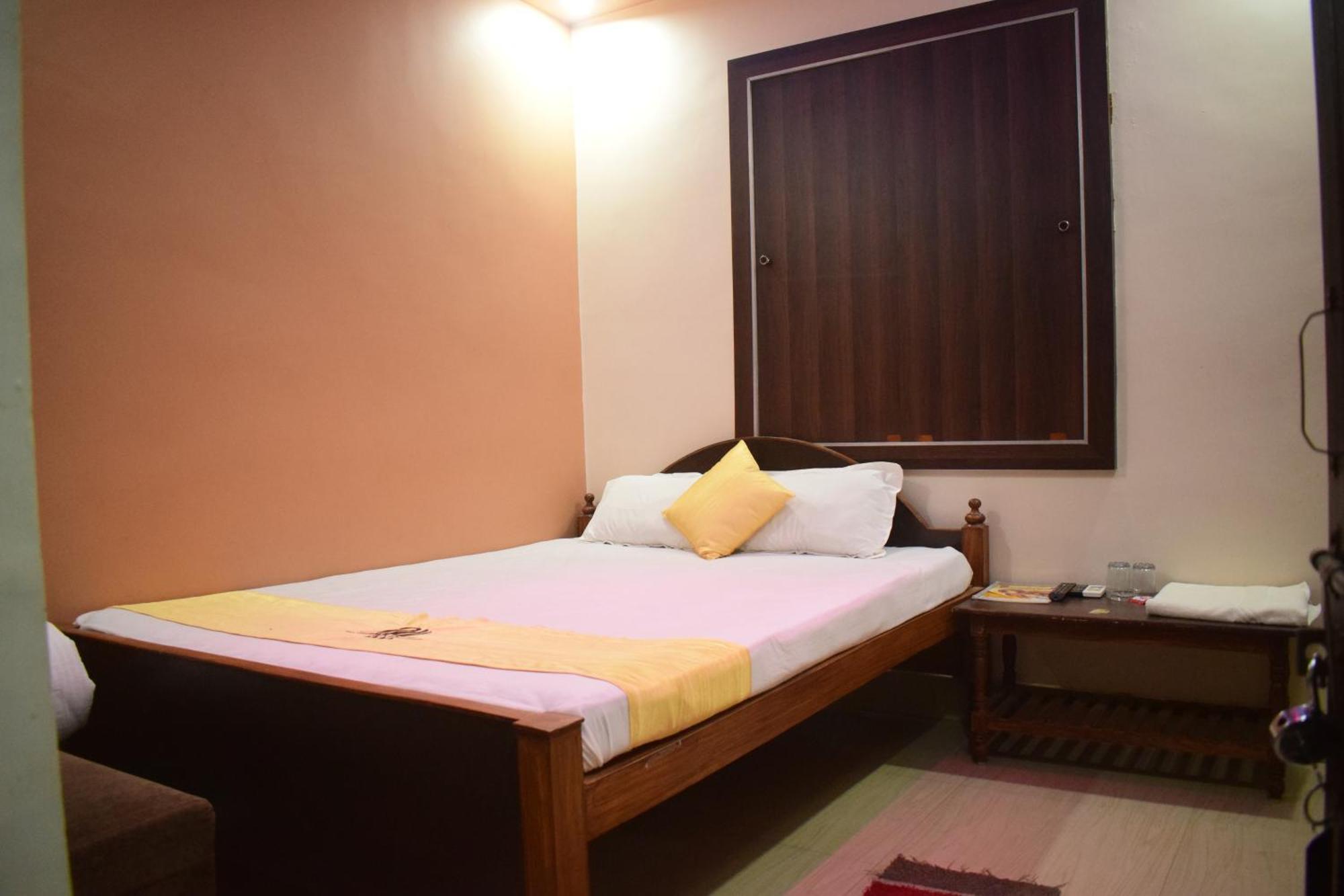 Hotel Shakuntla Palace - 400 Meters Away From Vishnu Pad Temple 7 Mins Walk Gaya Buitenkant foto