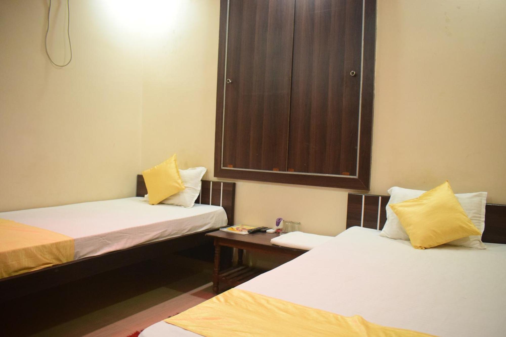 Hotel Shakuntla Palace - 400 Meters Away From Vishnu Pad Temple 7 Mins Walk Gaya Buitenkant foto