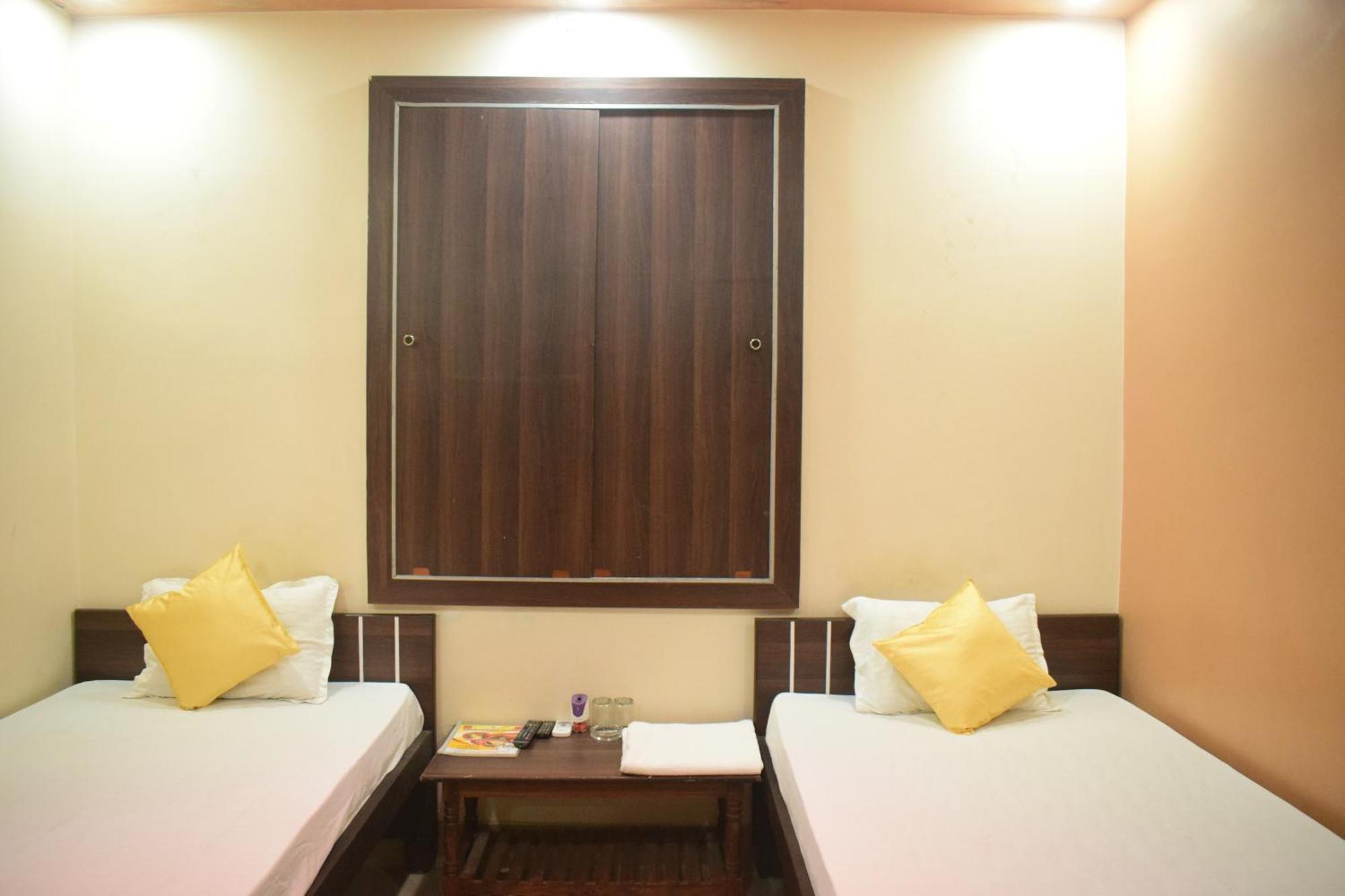 Hotel Shakuntla Palace - 400 Meters Away From Vishnu Pad Temple 7 Mins Walk Gaya Buitenkant foto